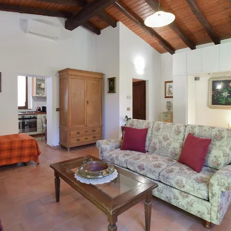 Pet Friendly In Frazione Mercatello Nyaraló *