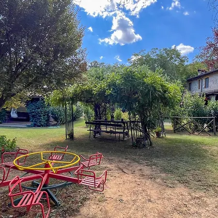 Pet Friendly In Frazione Mercatello * Monte Vibiano Vecchio