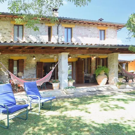 Pet Friendly In Frazione Mercatello Nyaraló *